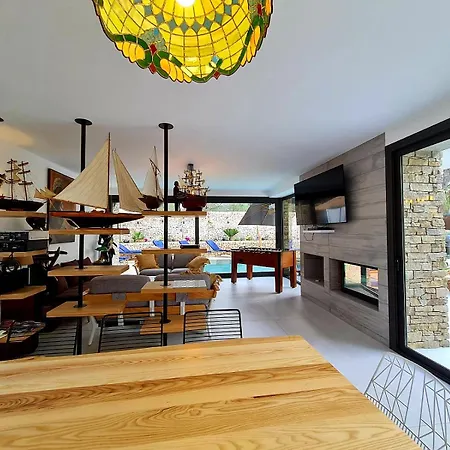 Mitjana's House كالا غلدانا